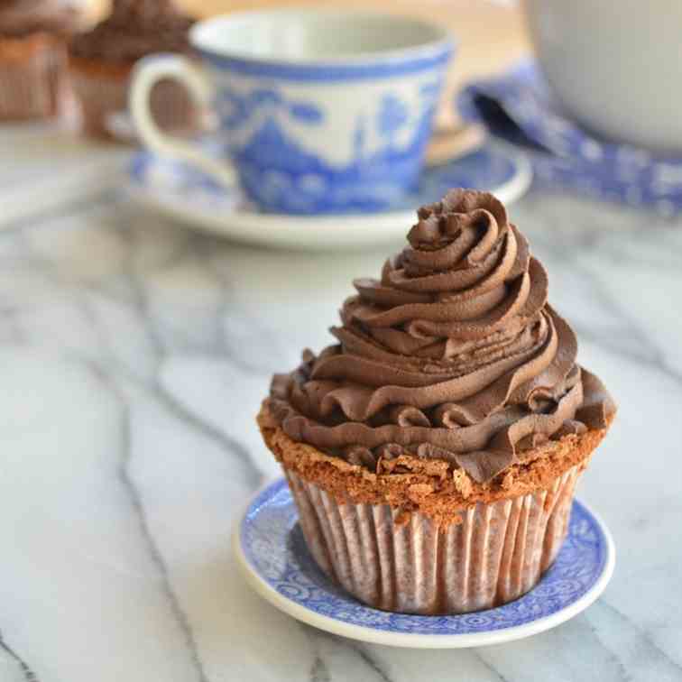 Light Chocolate Cupcakes 