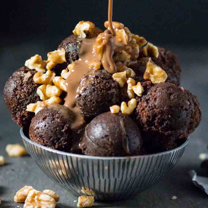 Cake Bites with Coffee Fudge Sauce