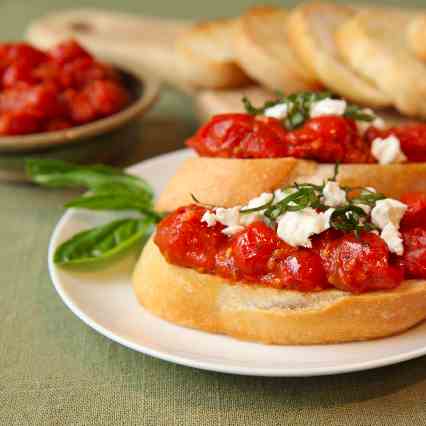 Tuscan Tomato Conserve Crostini