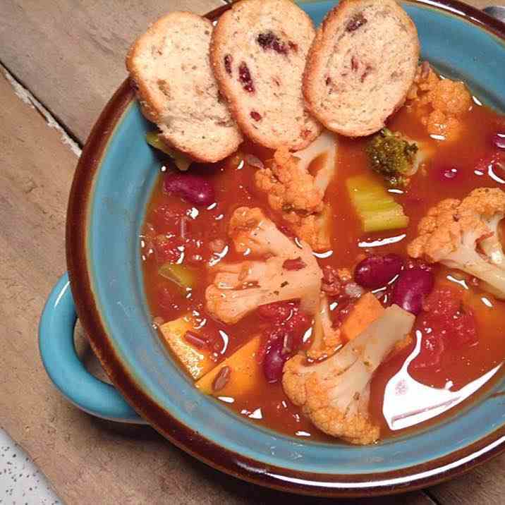 Simple vegetable and red bean soup