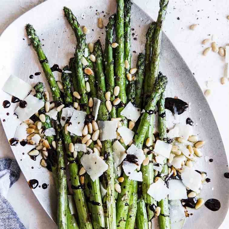 Grilled Asparagus with Balsamic Reduction
