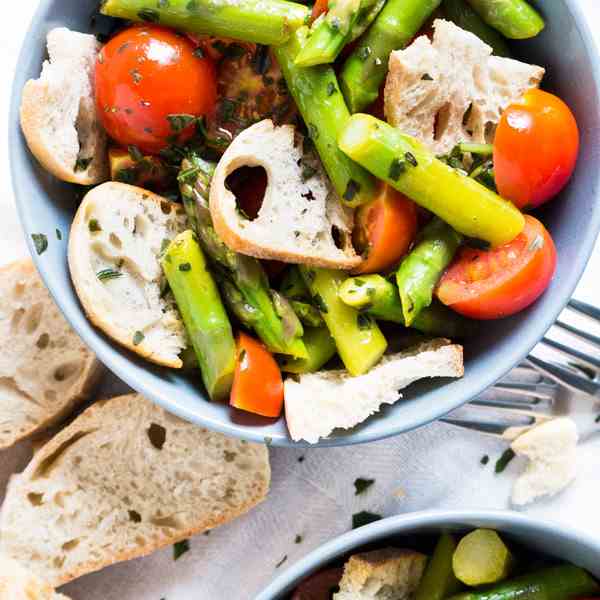 Asparagus Garlic Bread Salad