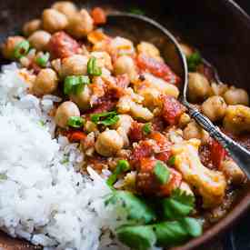 Easy Vegan Cauliflower Chickpea Curry