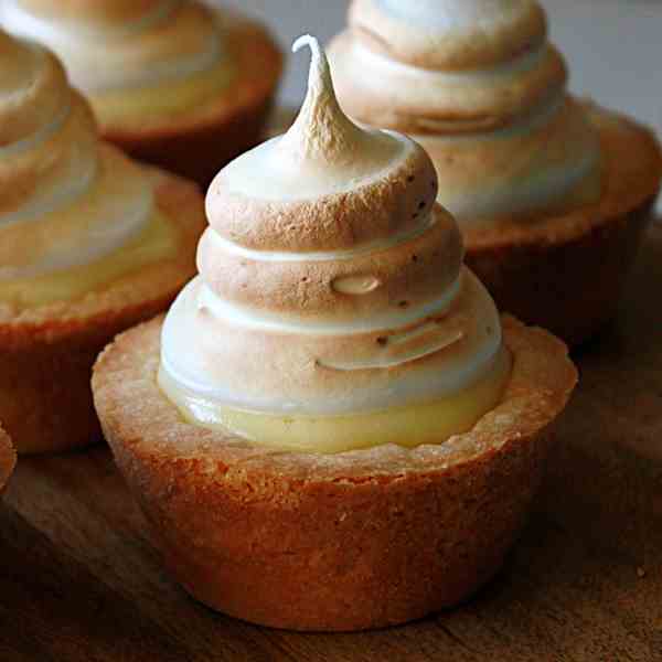 Lemon meringue shortbread tartlets