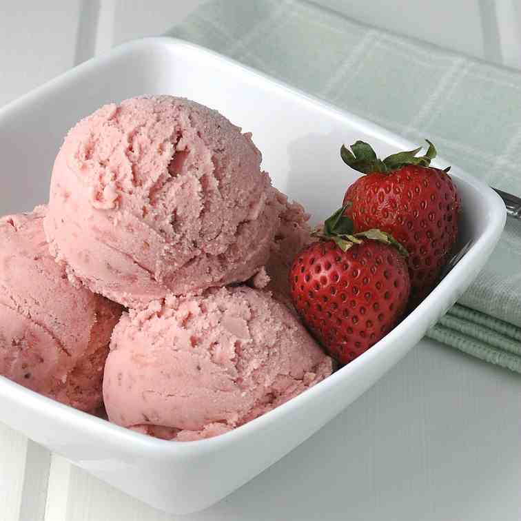 Strawberry Ice Cream with Brown Sugar