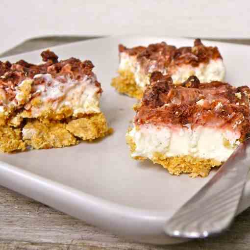 No-Bake Strawberry Swirl Cheesecake Bars