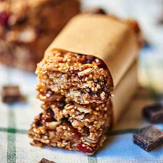 Dark Chocolate Chunk Quinoa Granola Bars