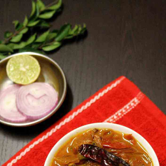 Tomato curry with coconut milk