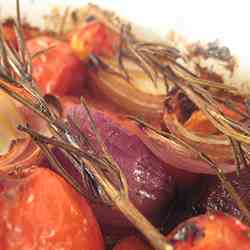 Roasted red onion & tomato salad