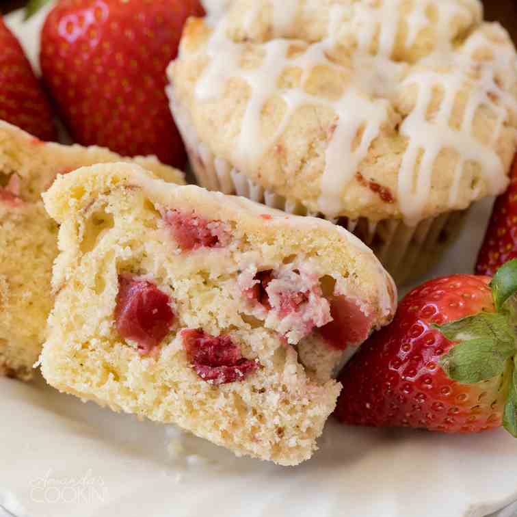 Fresh Strawberry Muffins