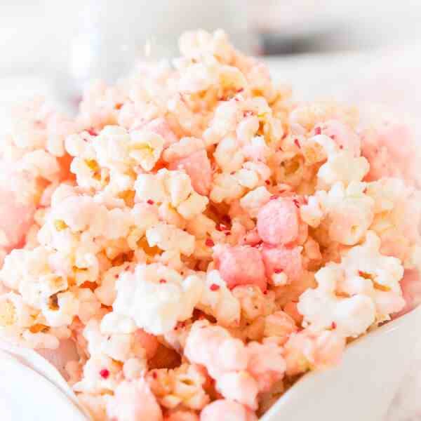 white chocolate peppermint popcorn