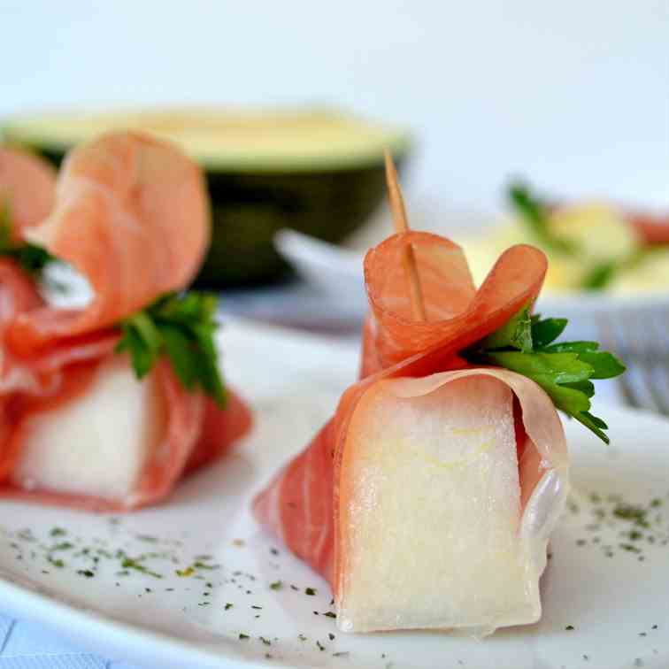 Melon salad with Serrano ham