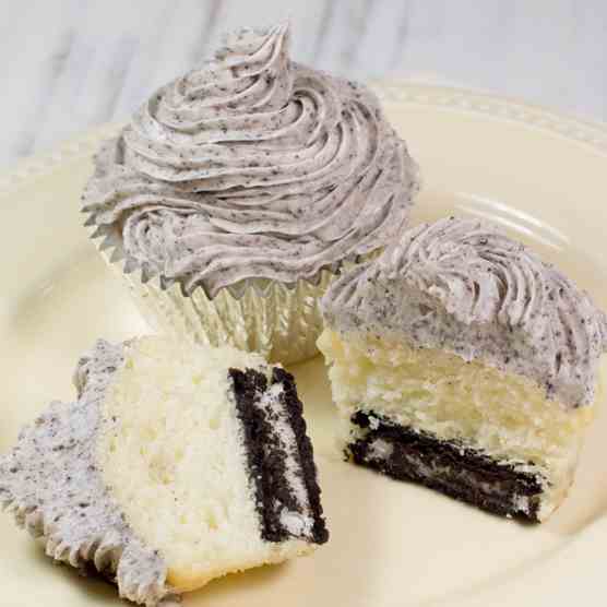 Cake Mix Cookies and Cream Cupcakes