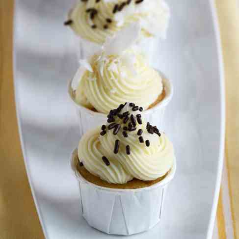 Mini Vanilla-Almond Cupcakes 