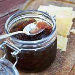 Purple onion jam for ripe cheese