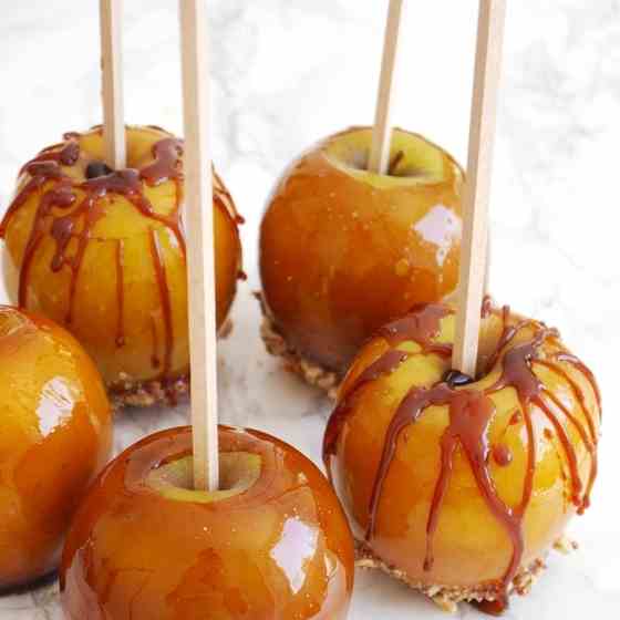  Crunchy Caramel Toffee Apples