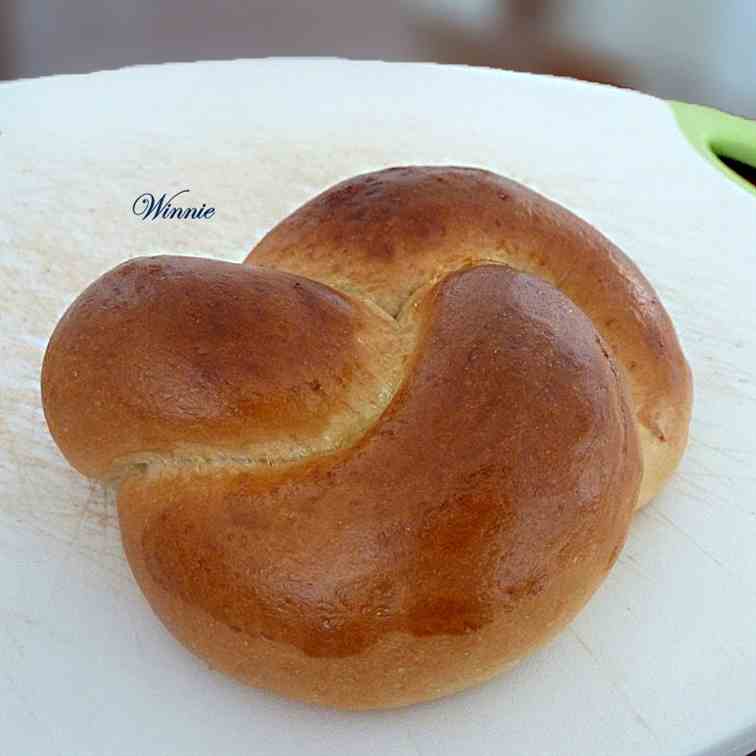 Eggless Yeast-Roll