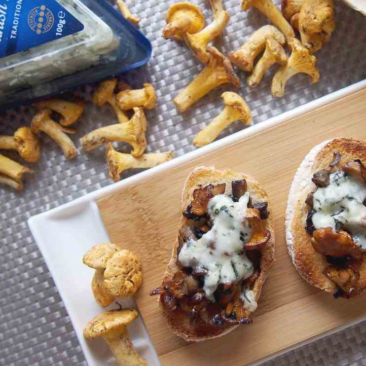 Chanterelle and Shitake Crostini