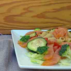 smoked salmon and veggies pasta salad