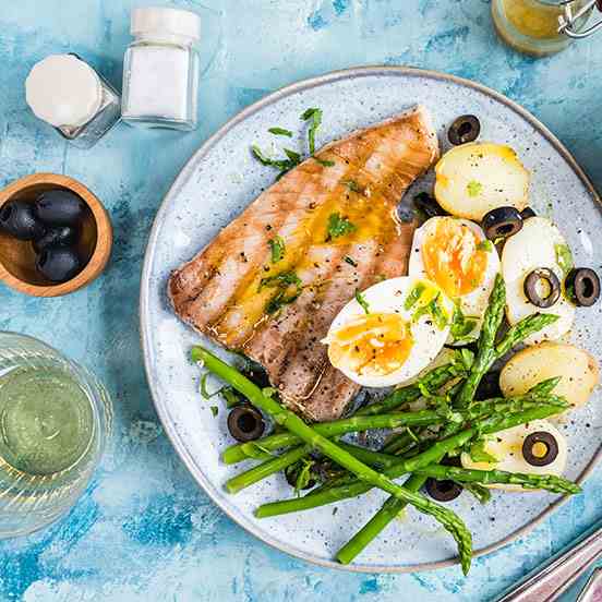 Tuna Salad with Potatoes and Asparagus