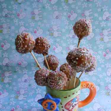 Champagne cake pops