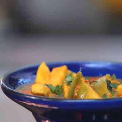 How to make Spicy Indian Guava Curry
