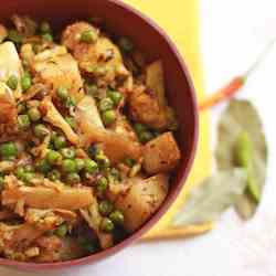 Gobi Matar/Cauliflower cooked with Peas