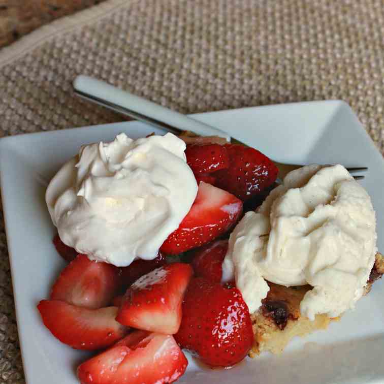 Fresh Strawberries Topped Pound Cake