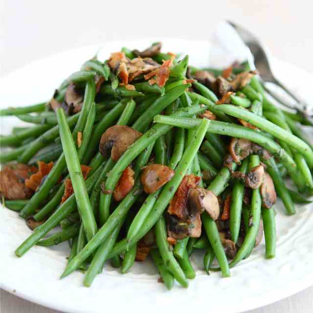 Green Beans w/ Bacon, Mushrooms & Herbs
