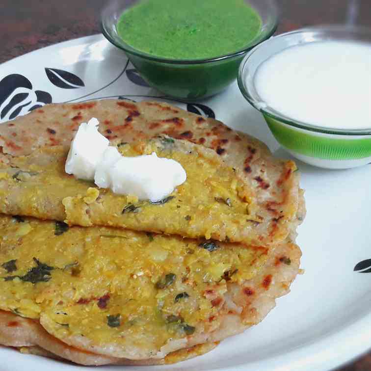 Flattened bread stuffed with potatoes and