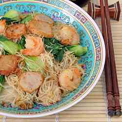 Fried Beehoon with Shrimps and Fish Cakes