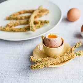 Boiled eggs with crispy asparagus spears