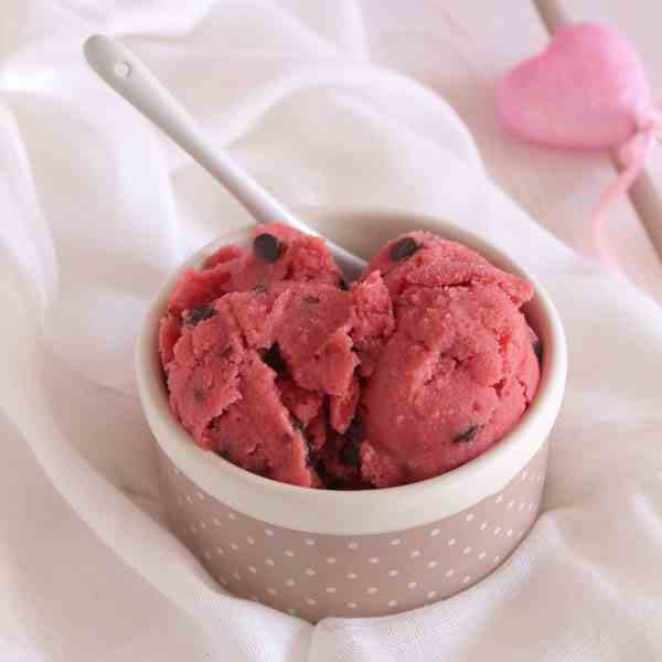 Light strawberry ice cream