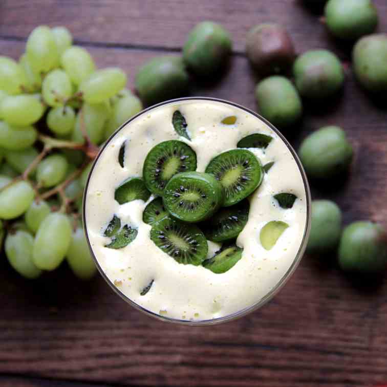 Zabaglione with kiwi berries