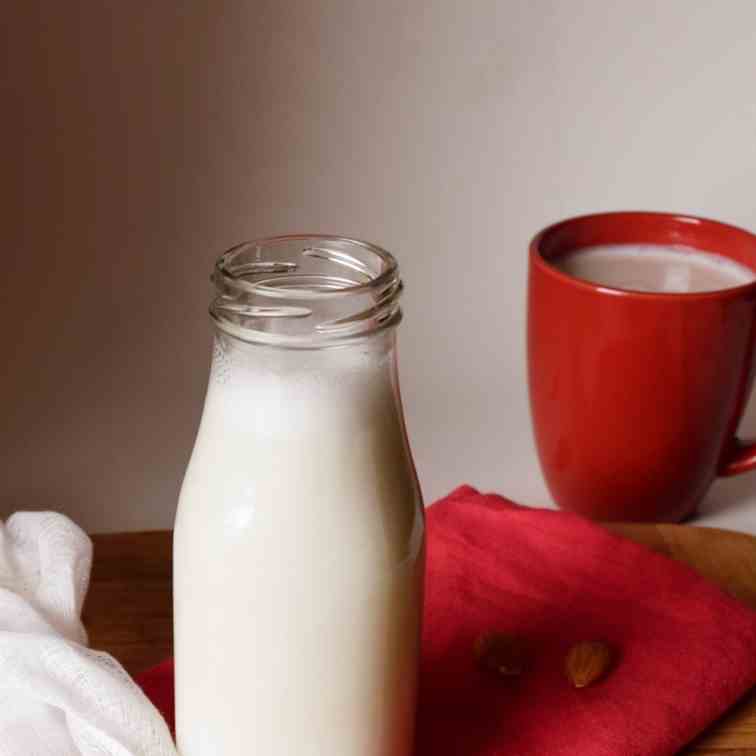 Creamy and Delicious Homemade Almond Milk
