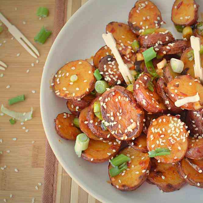 Baked Potatoes in Chili Garlic Sauce