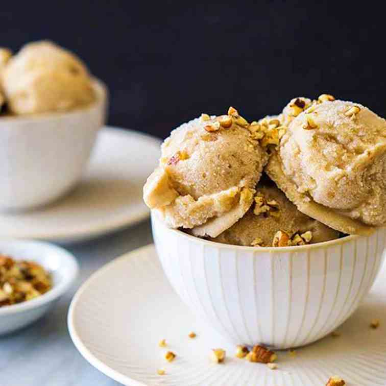 Frozen Banana Ice Cream With Macadamia Nut