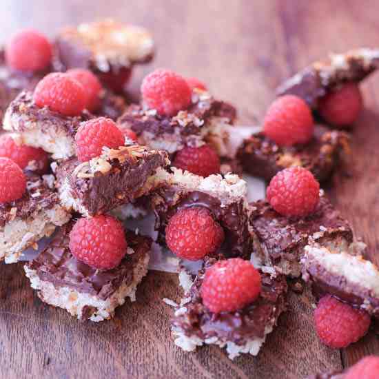 Raspberry Macaroon Bites