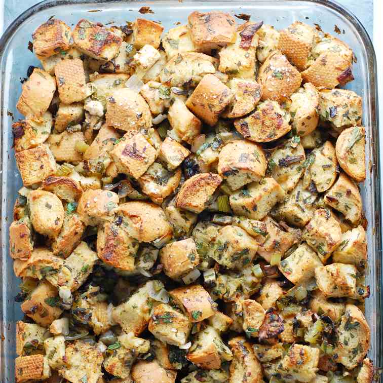 Vegan Stuffing with Sage and Apples