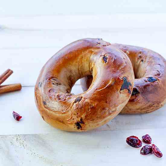 Cranberry Bagels with Cinnamon