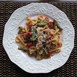 Farfelle with Green Beans and Pecans