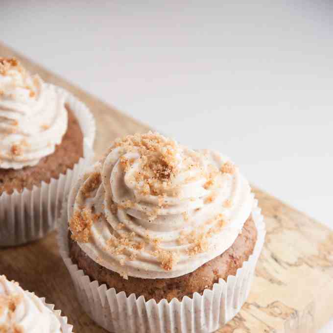 Vegan Gingerbread Cupcakes