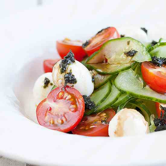 Spiral cucumber mini mozzarella salad