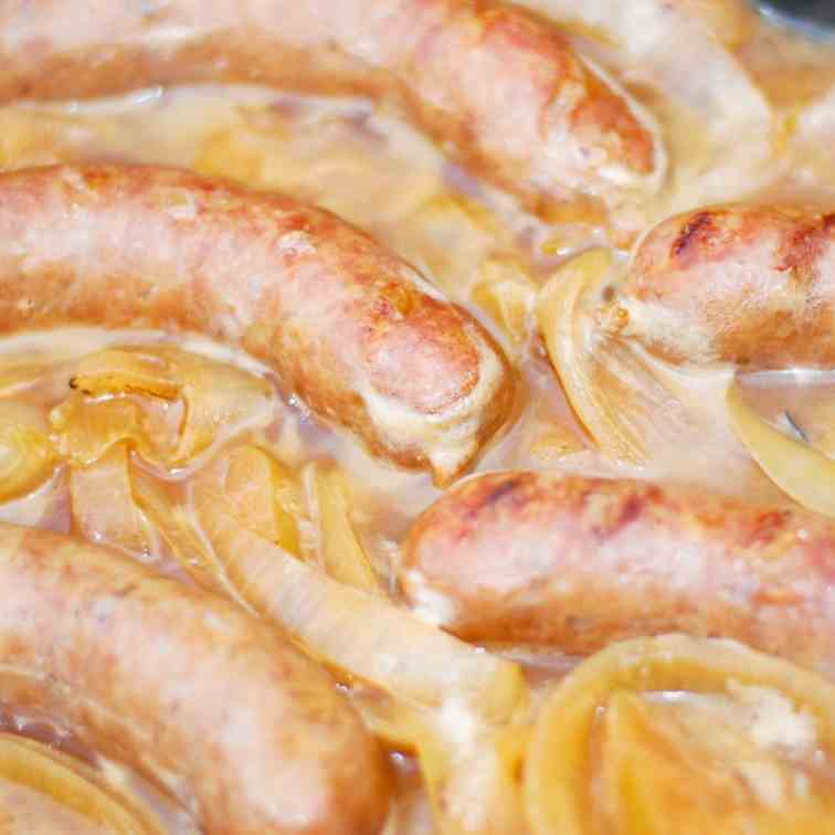 Bratwurst with Apple and Onions
