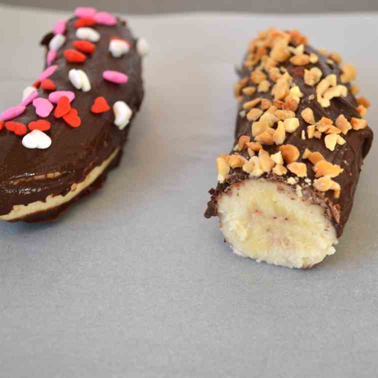 Frozen chocolate bananas