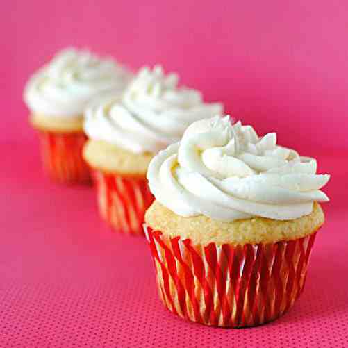 Classic Vanilla Cupcakes