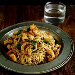 Donna Hay's Garlic Prawn Pasta