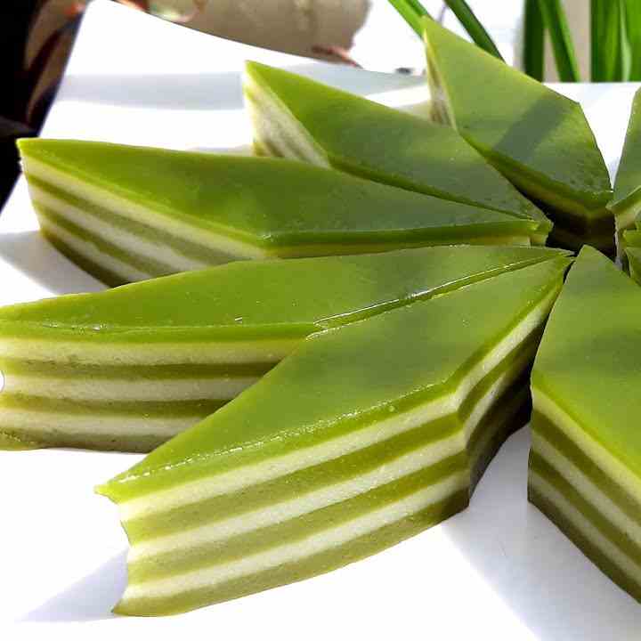 Vietnamese steamed layer cake