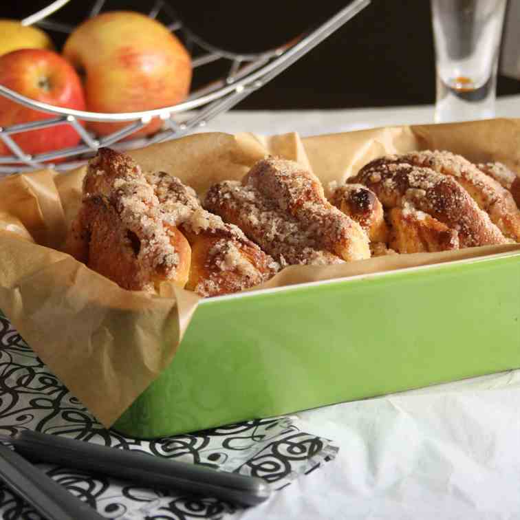 Cinnamon Sugar Pull-Apart Bread