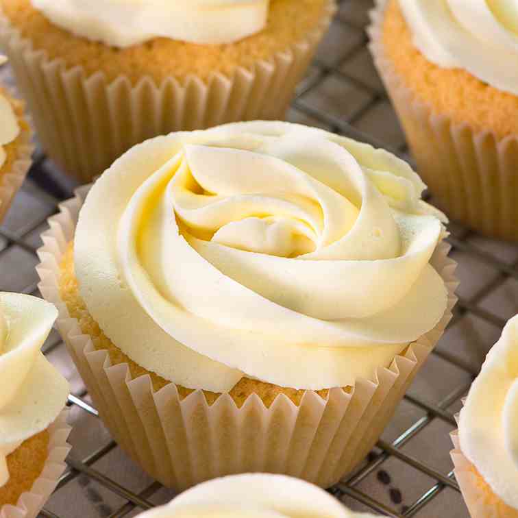 Easy Vanilla Cupcakes